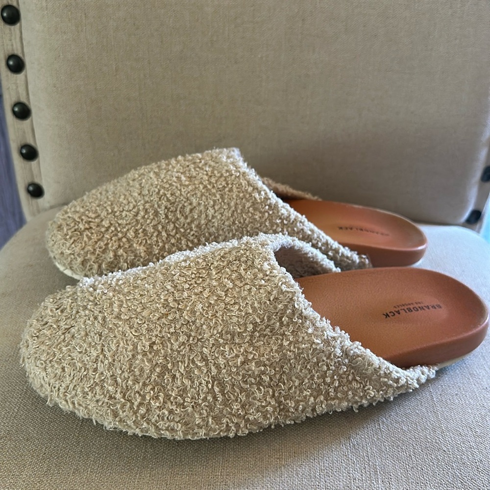 BrandBlack Los Angeles Women’s Sherpa Faux Fur Slip On Mules Slides Size 10